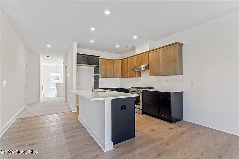 5th image of 30 Kendra Court