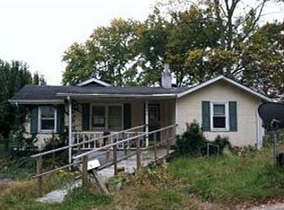 446 Pine St, Mount Carmel, TN 37645