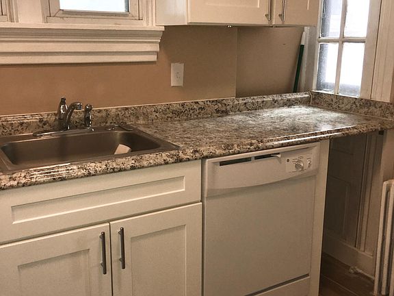 Natural Light & neutral colors to complement any decor