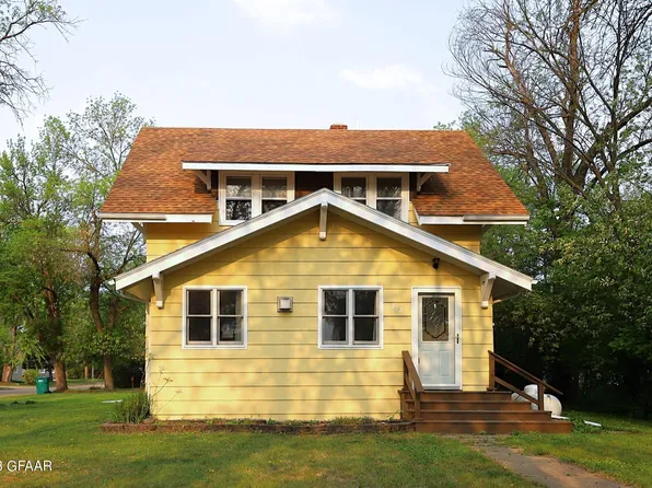 313 1st Ave NW, Mayville, ND 58257