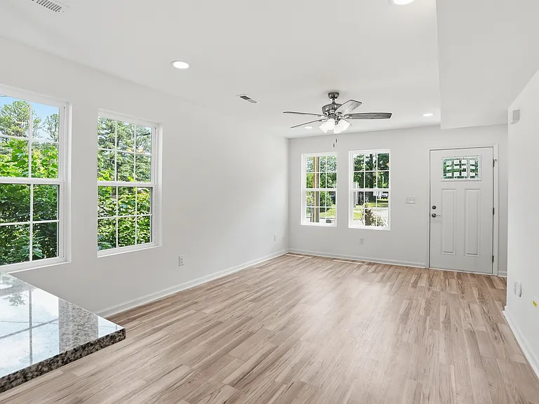 516 Singletary St SE — Photo 11
