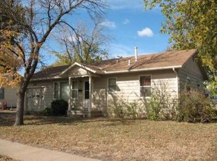 1121 Indian Rock Ln, Salina, KS 67401