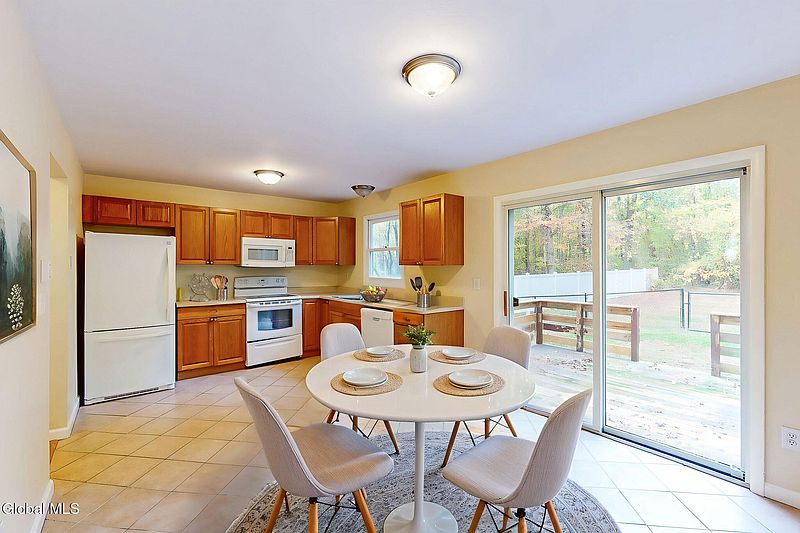 3rd image of 11 Birch Glen Drive