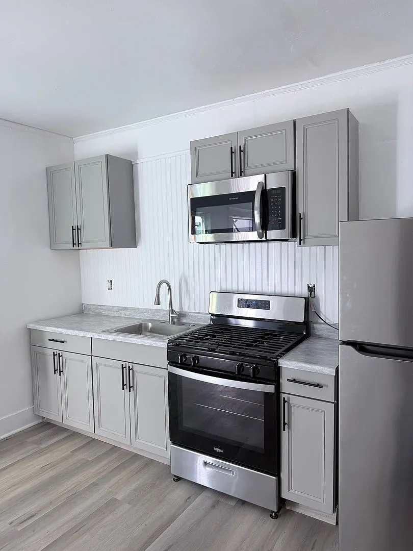 721 E 7th Street — Photo 1