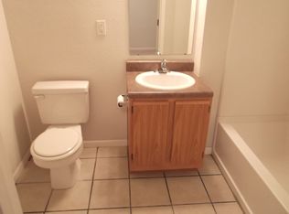 512 Rockledge Rd #B-6, Lawrence, KS 66049