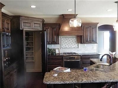 4th image of 10504 N Spruce Ave