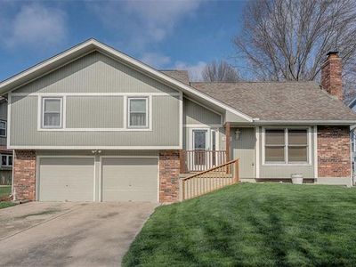 524 SE Country Ln, Lees Summit, MO, 64063
