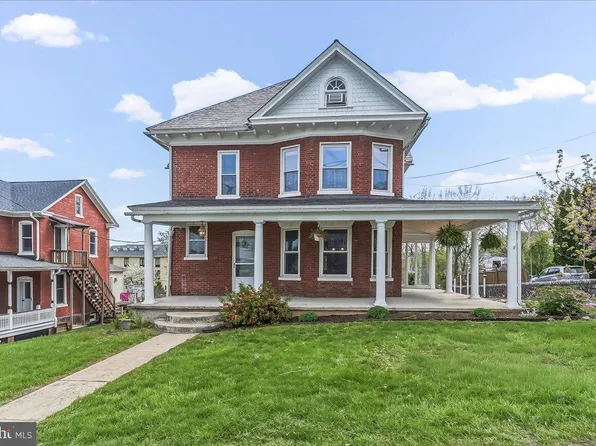 825 Pequea Ave, Gap, PA 17527