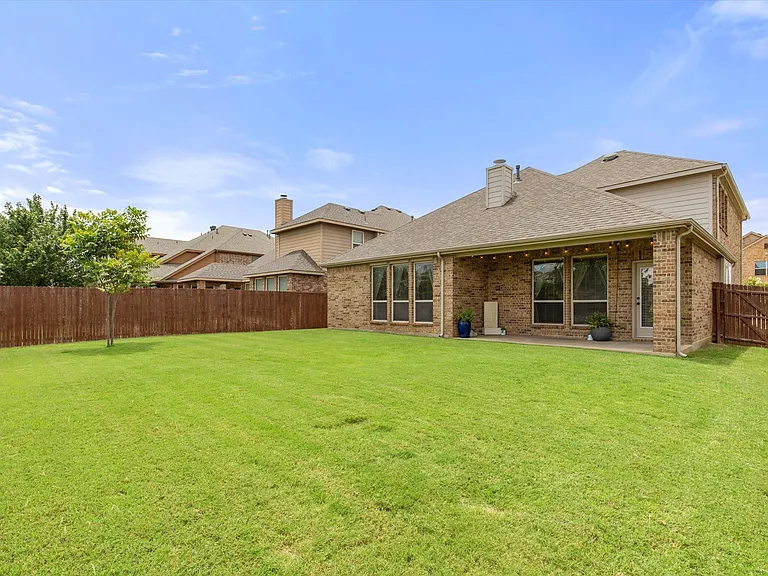 8720 Devonshire Dr — Photo 30