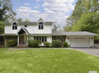 14 Capel Dr, Dix Hills, NY 11746