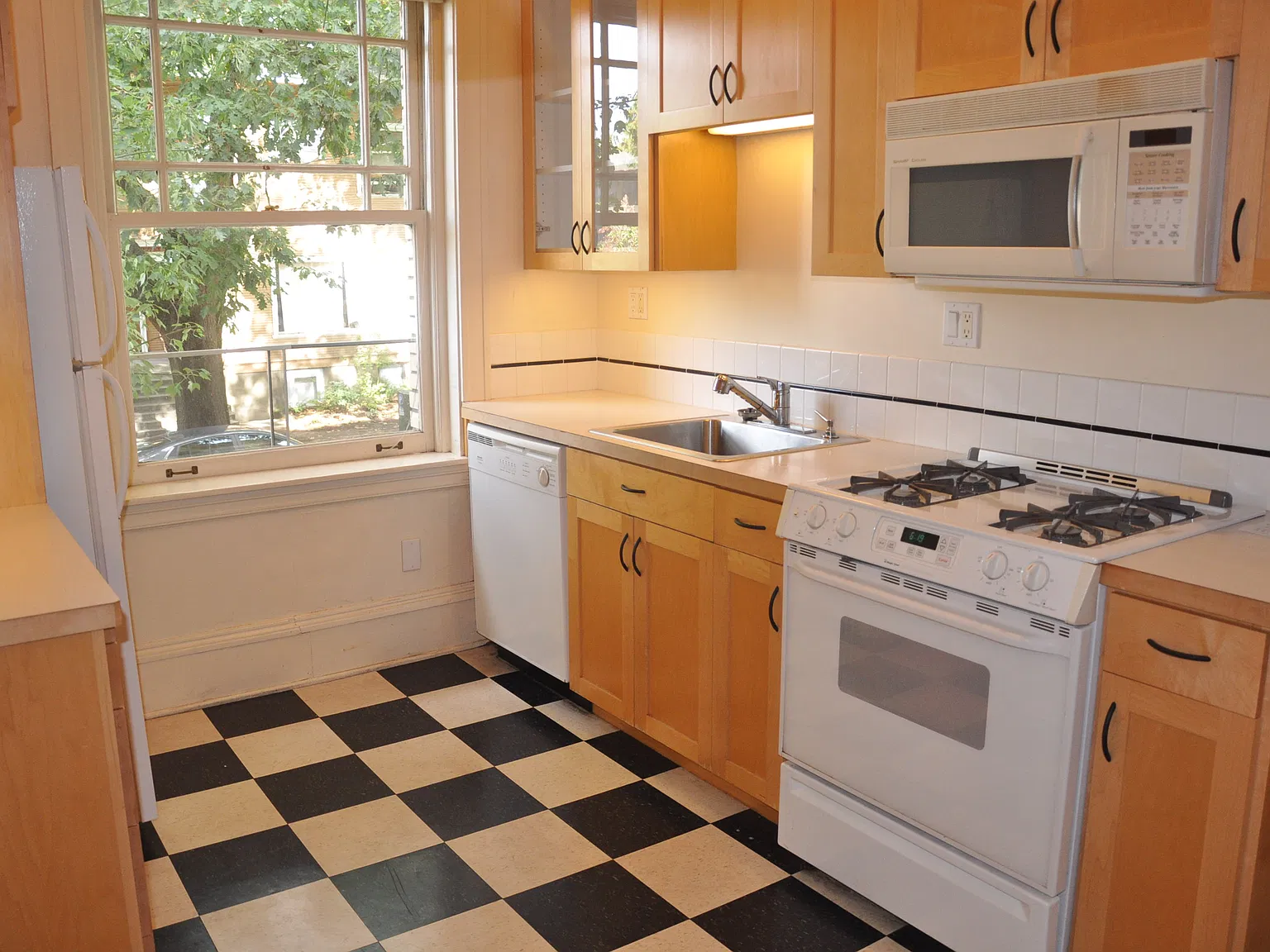 1 bed, 839 sqft, $1,525 — Photo 4