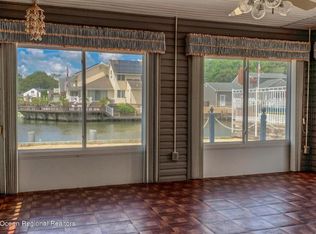 24 Elm St, Bayville, NJ 08721