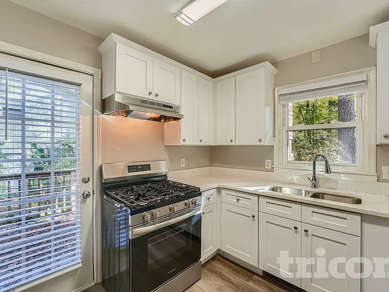 2381 Melody Ln NW — Photo 7