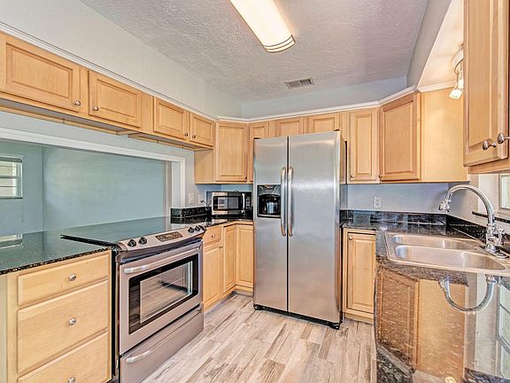 Kitchen - new cabinets and appliances