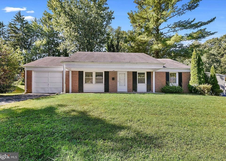 1st image of 307 Blackburn Ct