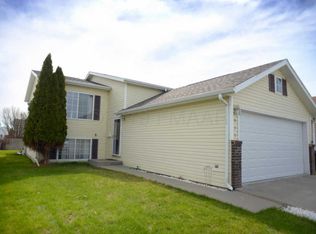 830 49th St S, Fargo, ND 58103