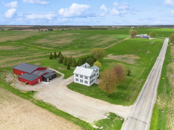 N5207 Lemke Rd, Chilton, WI 53014