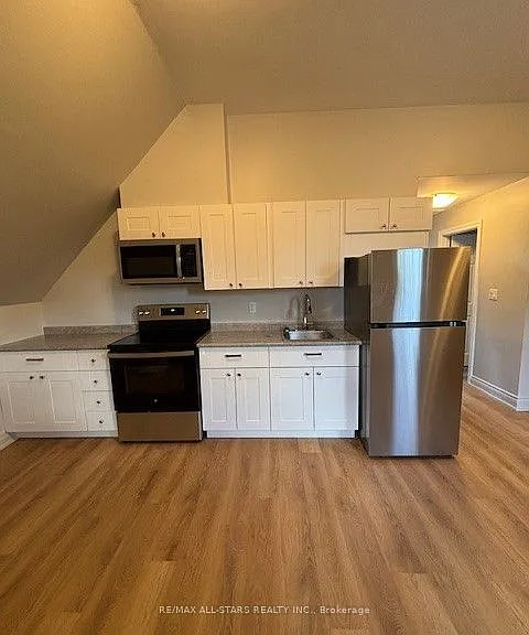 18 Lindsay St — Photo 7