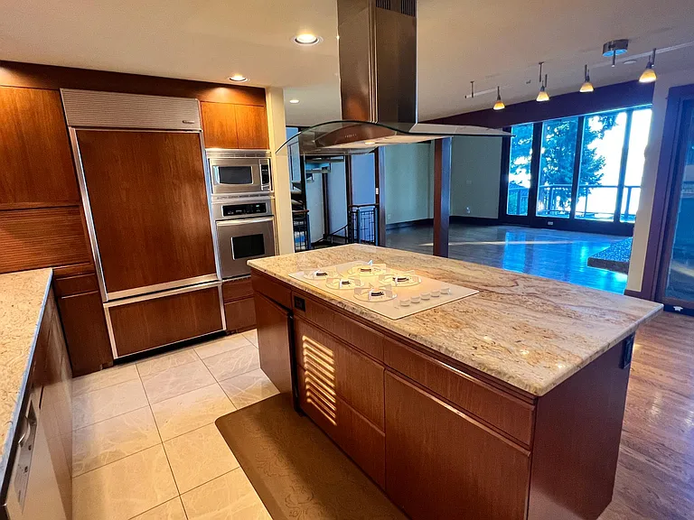 366 W Lake Sammamish Pkwy NE — Photo 8