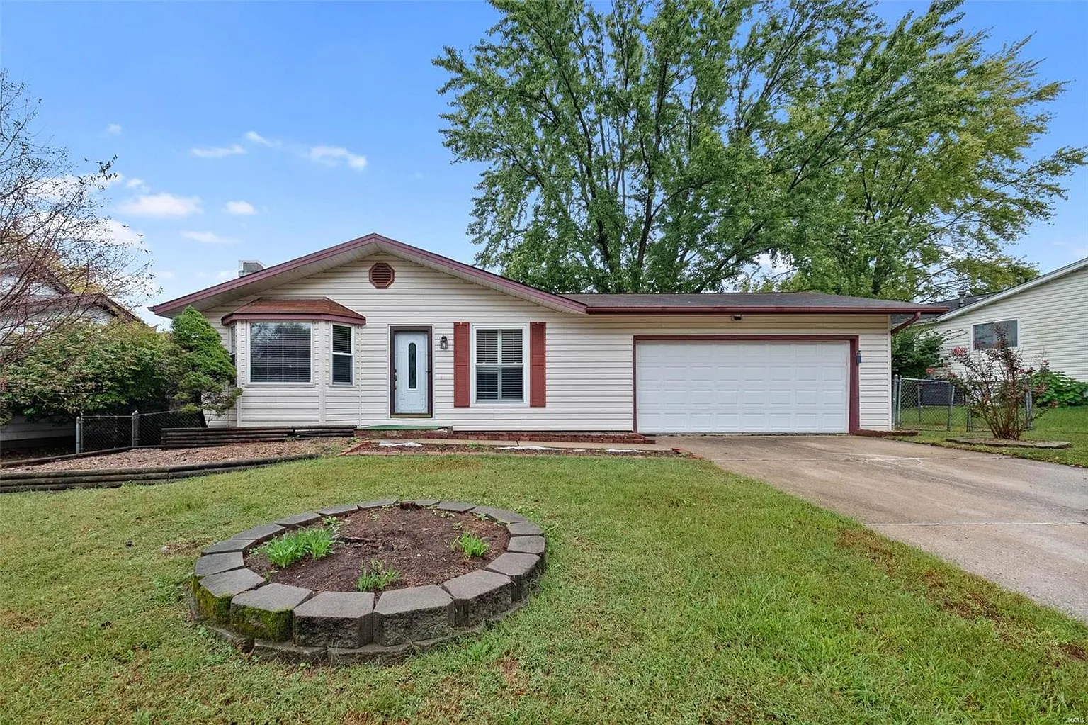 99 Julie Ln photo 1
