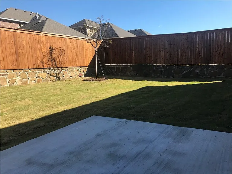 716 Monarch Ln — Photo 11