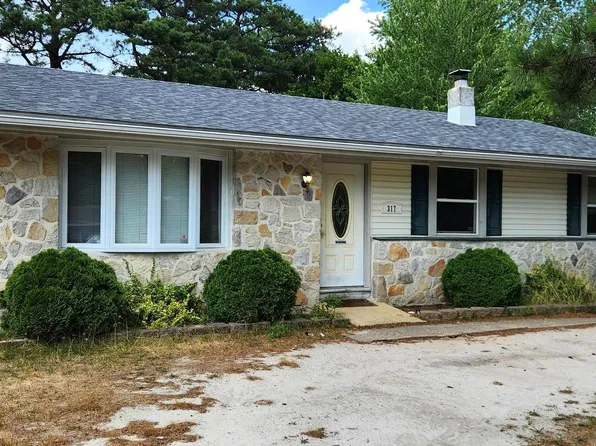317 Cherokee Dr, Browns Mills, NJ 08015