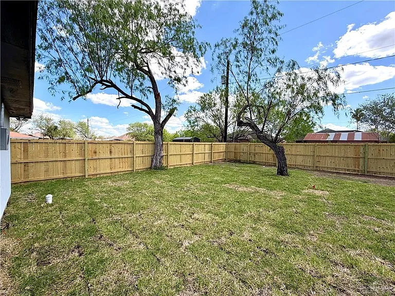 3409 Elmira Ave — Photo 15