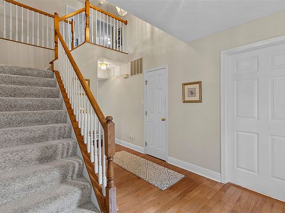 4th image of 8025 Woodcreek Dr