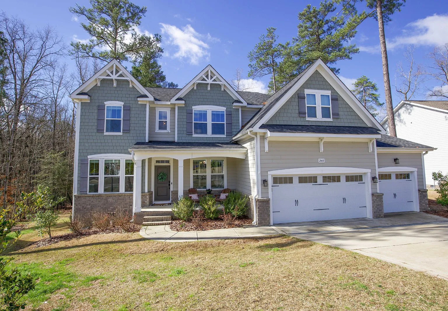 5 bed, 3.0 bath, 3325 sqft, $3,000 — Photo 2