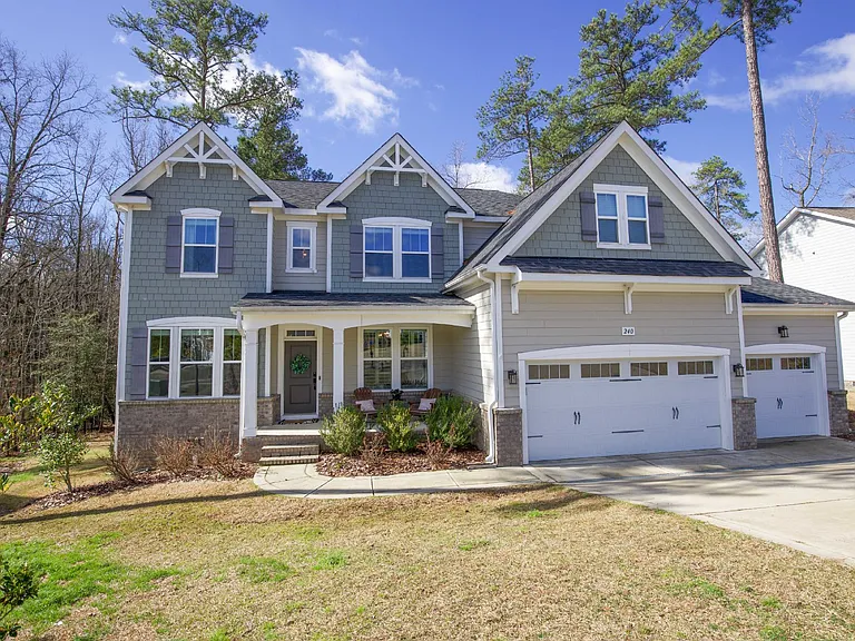 240 Parrish Ln — Photo 2