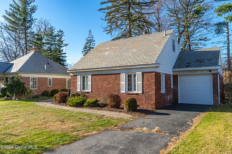 3rd image of 182 Milner Avenue