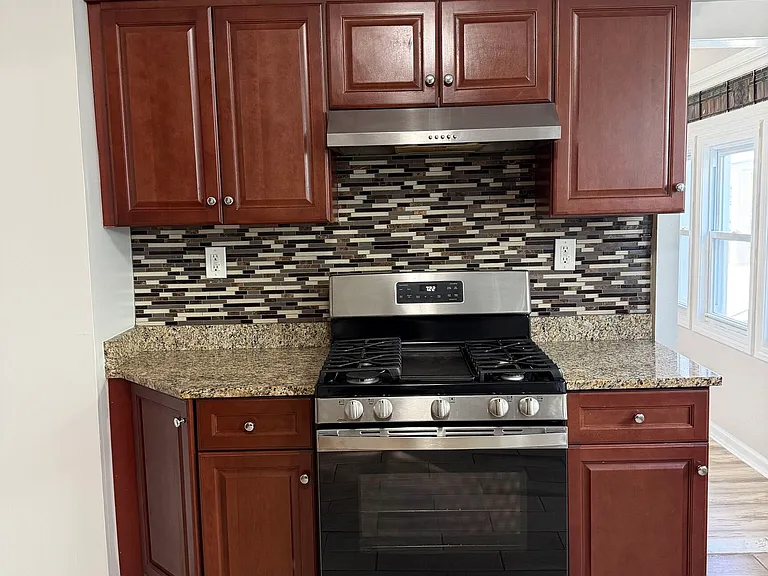 709 Capitol Ave #2 — Photo 9
