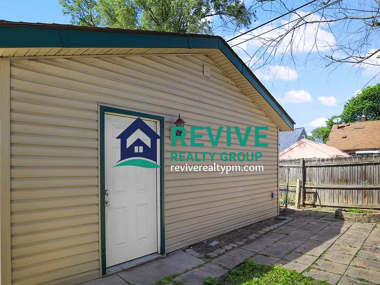 1774 College Ave — Photo 4