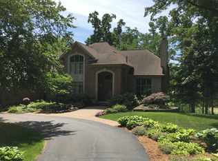 4880 Dow Ridge Rd, Orchard Lake, MI 48324
