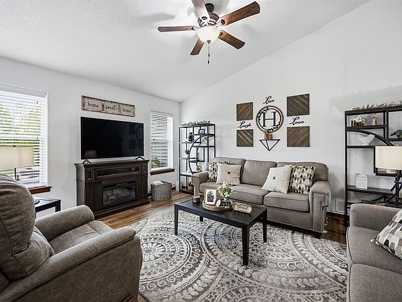 4th image of 2660 Bullis Dr