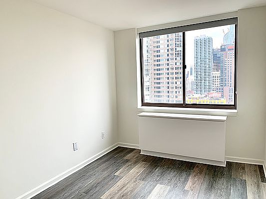 5th image of 520 W 43rd St #F26