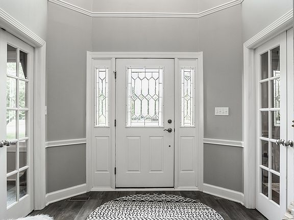 3rd image of 7468 Sauterne Ct
