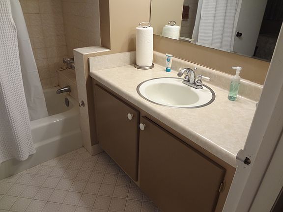 4th image of 669 W Oakland Park Blvd APT 108B
