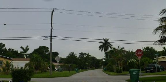 5th image of 2513 Bahama Dr