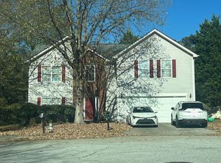 863 Langley View Ct, Loganville, GA 30052