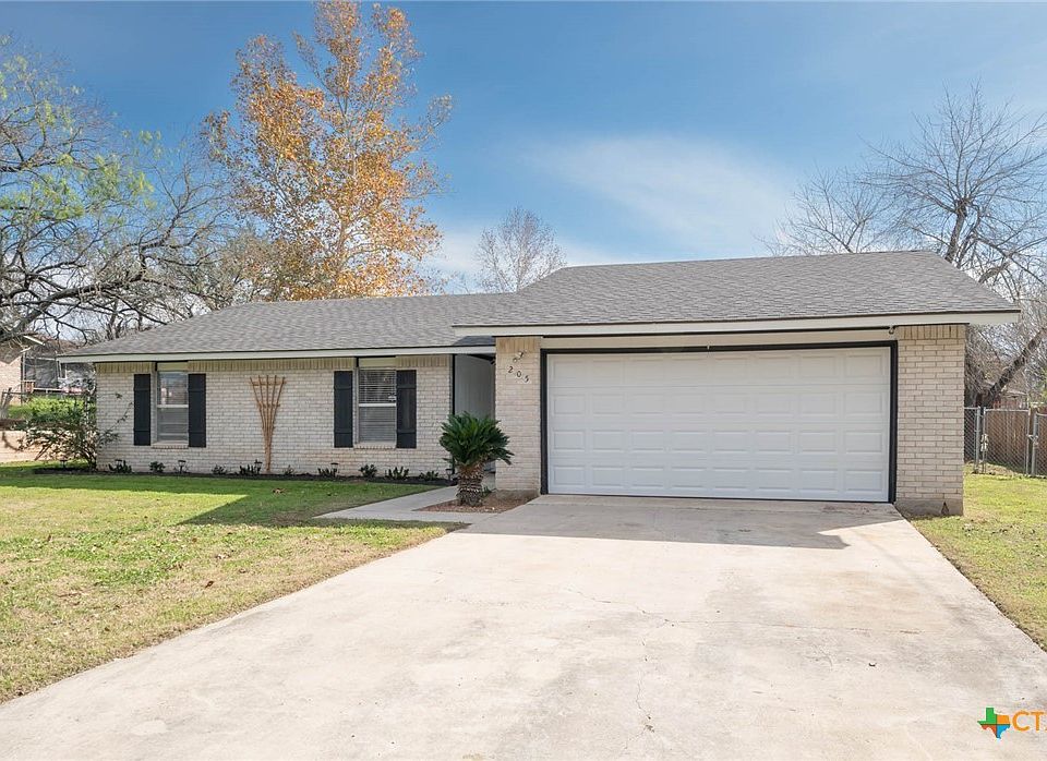 1st image of 205 Meadow Lake Dr