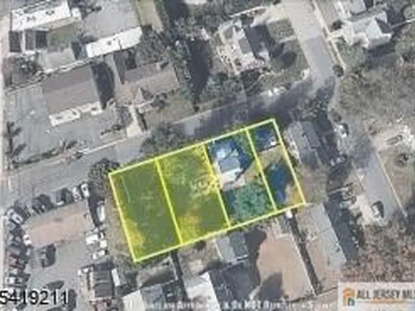 13 N Riverview Ave, Edison, NJ 08817