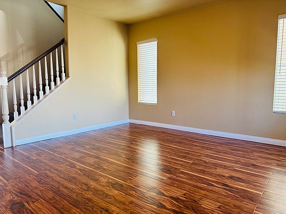 5th image of 40712-1 La Salle Pl