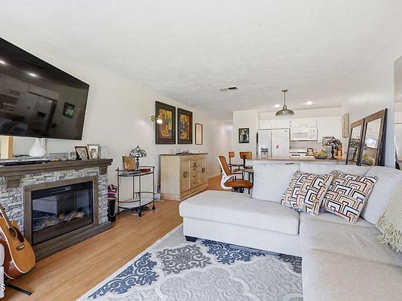 4th image of 767 Reef Cir