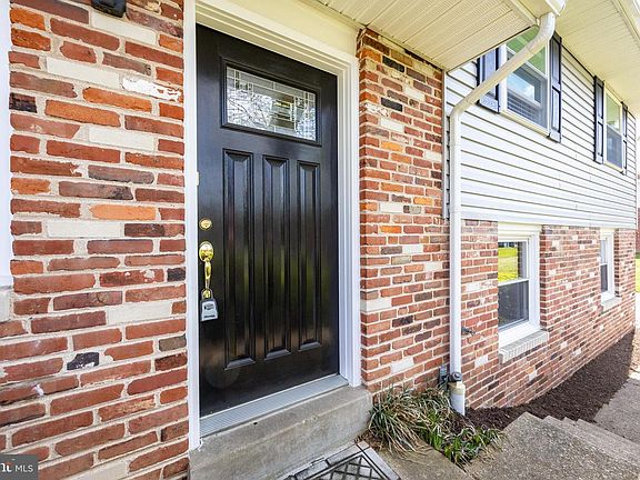 5th image of 111 Brookside Rd