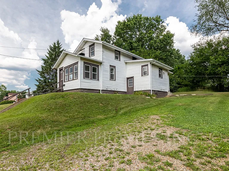 344 Fenton Ave NE — Photo 1