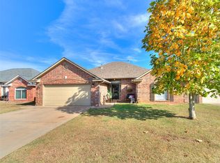 604 Loyd Ln, Moore, OK 73160