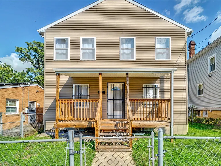 48th Pl NE — Photo 4