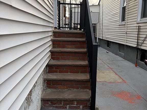 2nd image of 10492 129th Street
