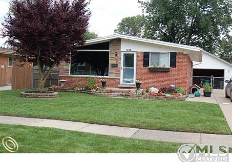 Picture Perfect and Huge Garage